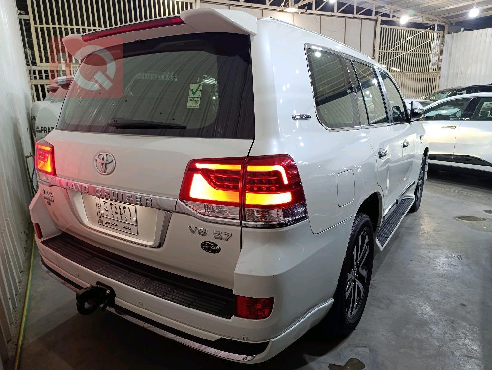 تويوتا لاندكروزر